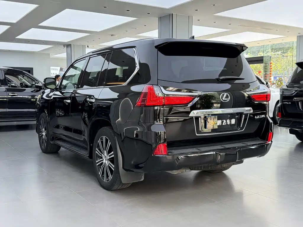 Lexus LX — фото 23