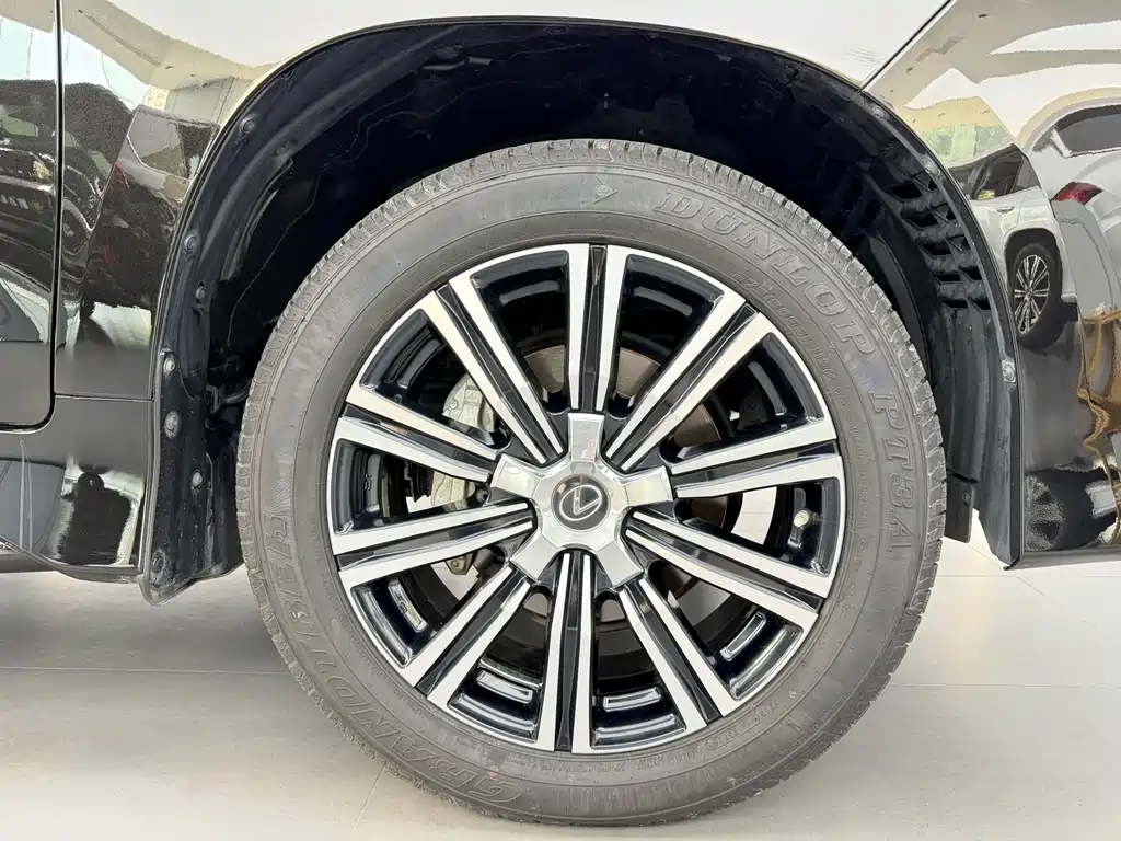 Lexus LX — фото 24