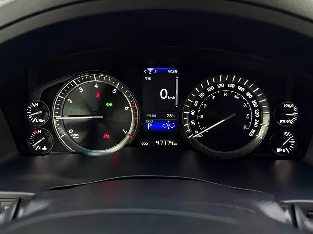 Lexus LX — фото 8