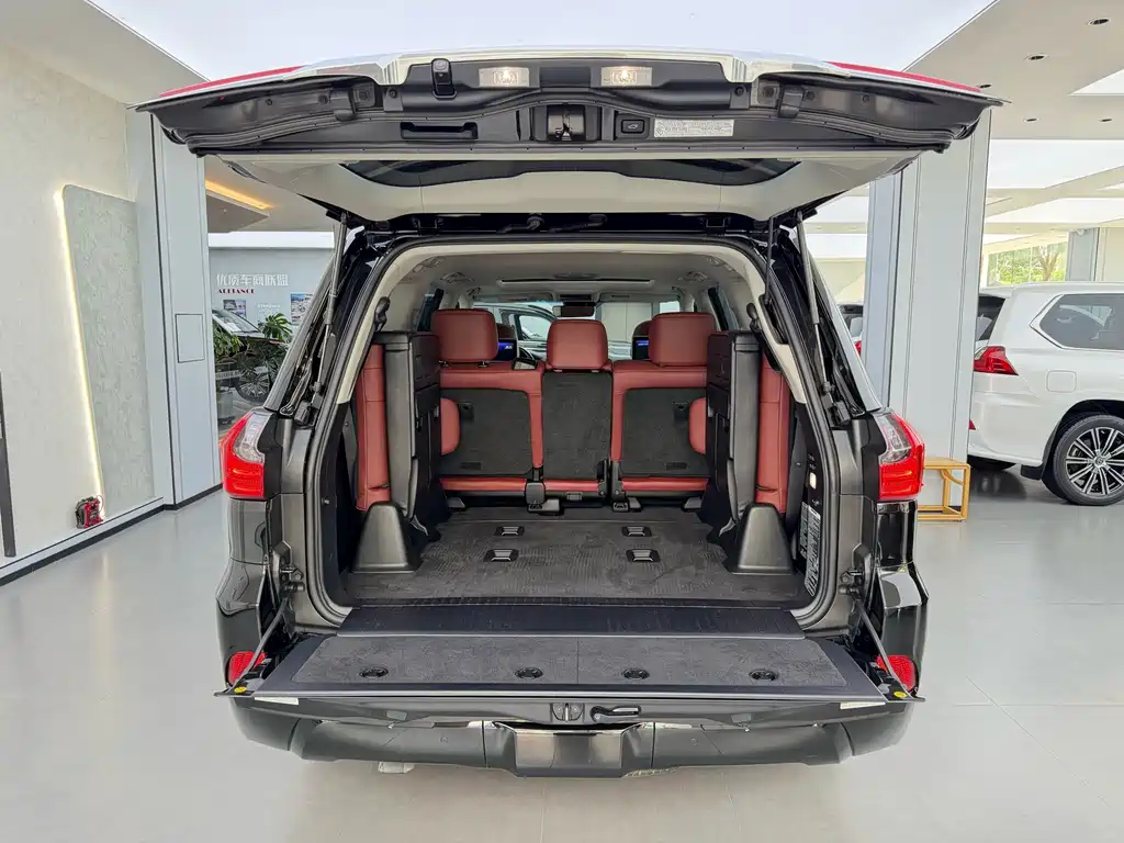 Lexus LX — фото 9