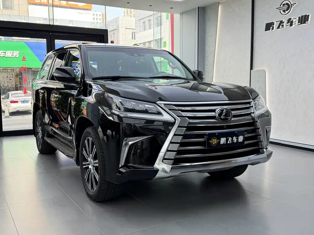 Lexus LX — фото 10
