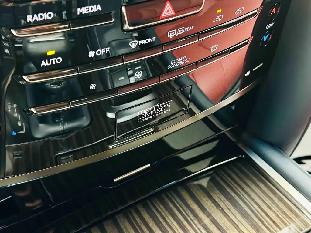 Lexus LX — фото 13