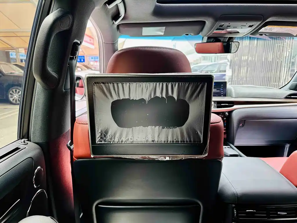 Lexus LX — фото 17