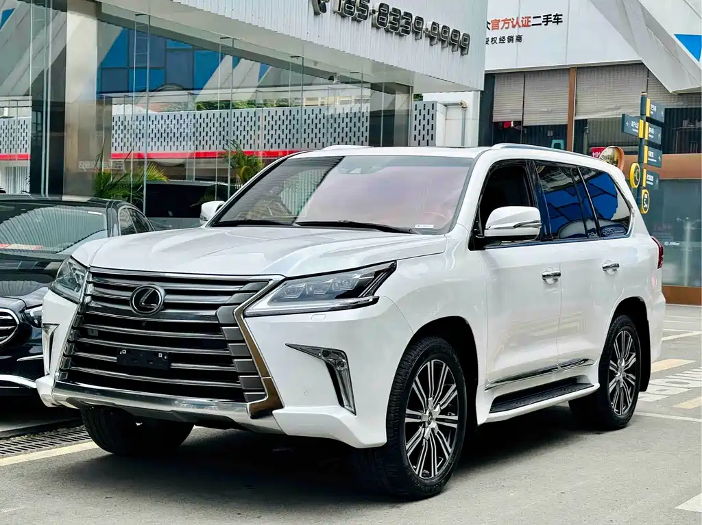 Lexus LX — фото 18