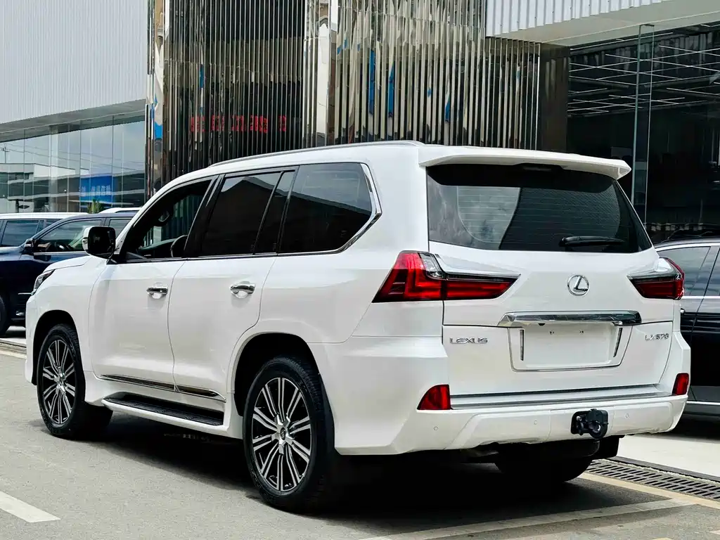 Lexus LX — фото 4