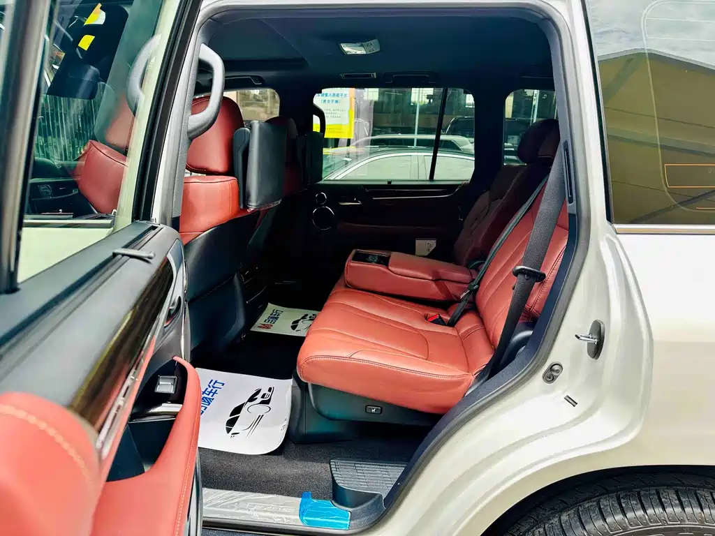 Lexus LX — фото 7