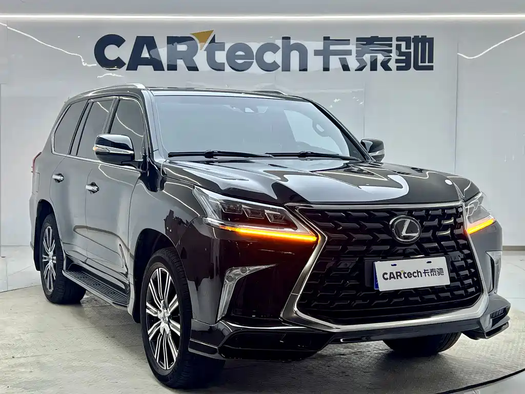 Lexus LX — фото 2