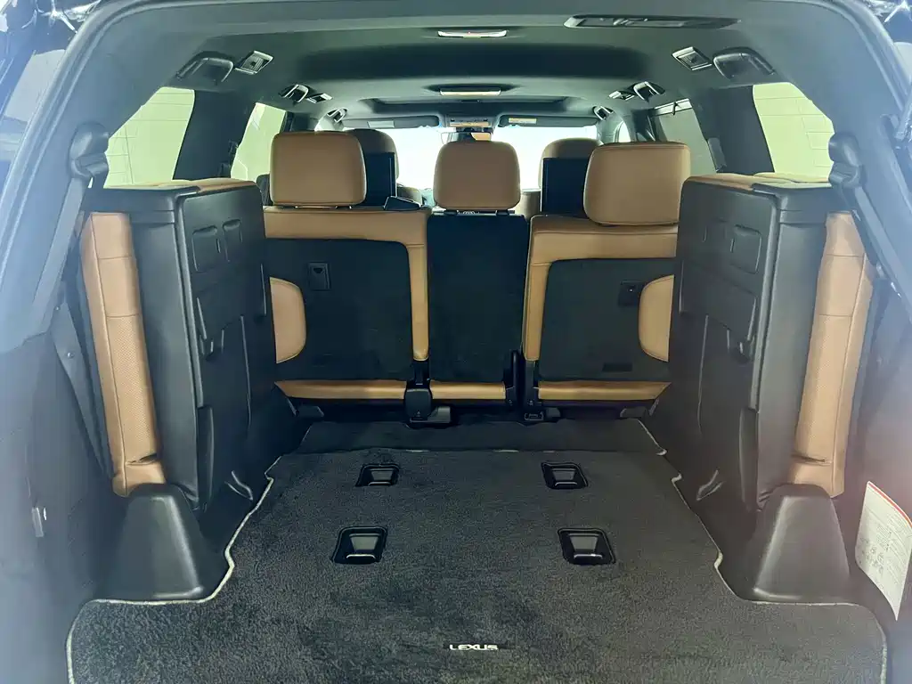 Lexus LX — фото 11