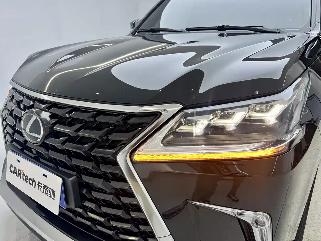 Lexus LX — фото 14