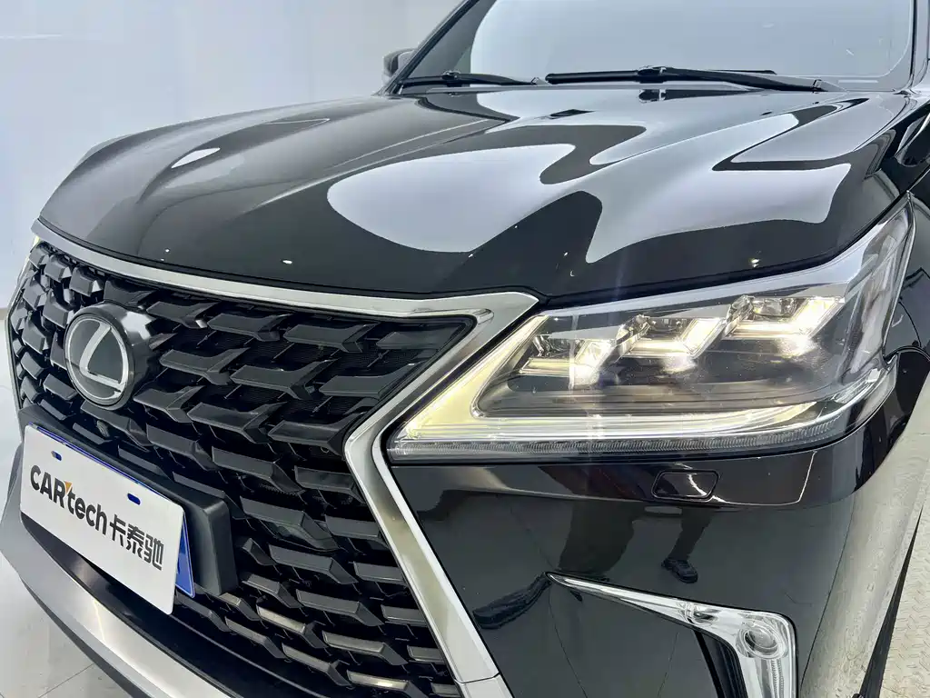 Lexus LX — фото 15