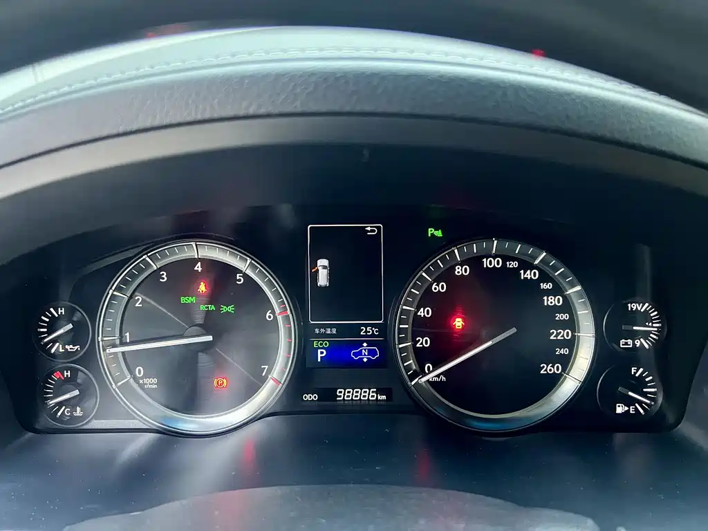 Lexus LX — фото 26
