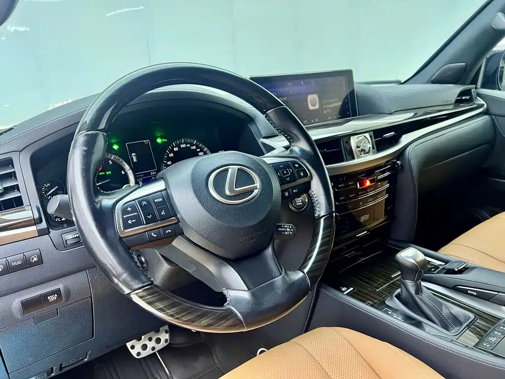 Lexus LX — фото 28