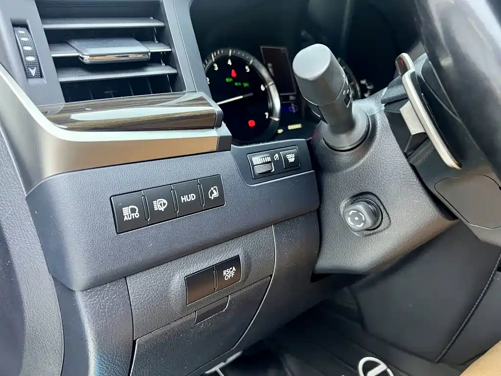 Lexus LX — фото 30