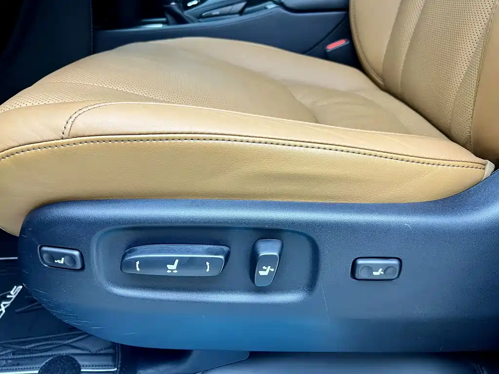 Lexus LX — фото 31