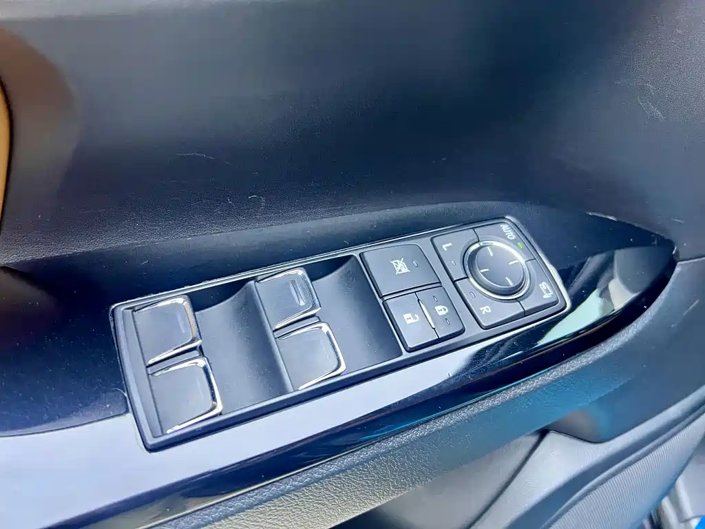 Lexus LX — фото 33