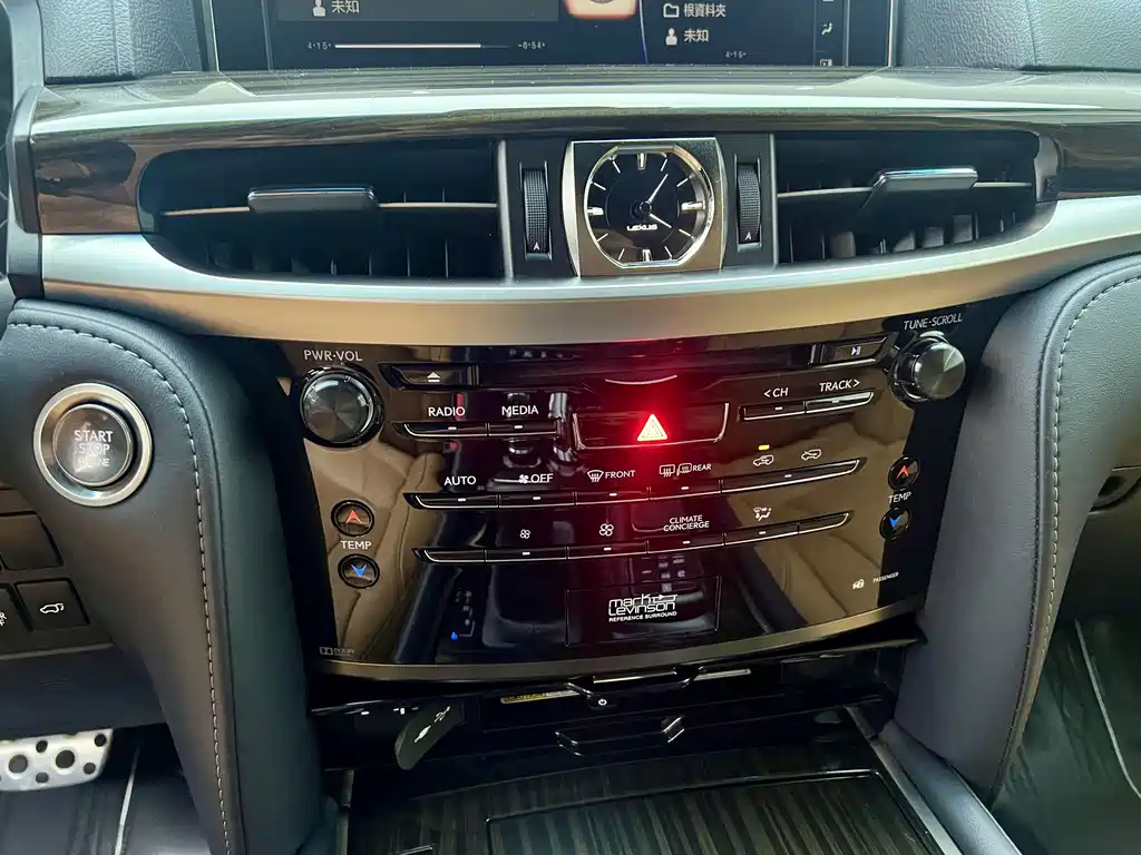 Lexus LX — фото 37