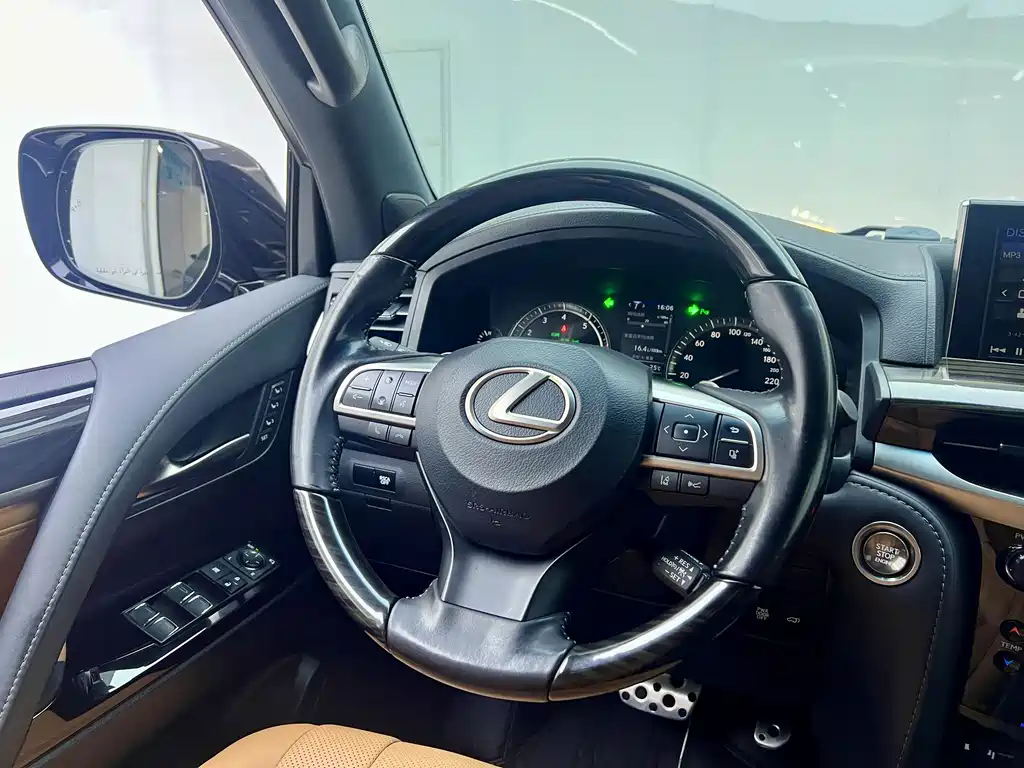Lexus LX — фото 39