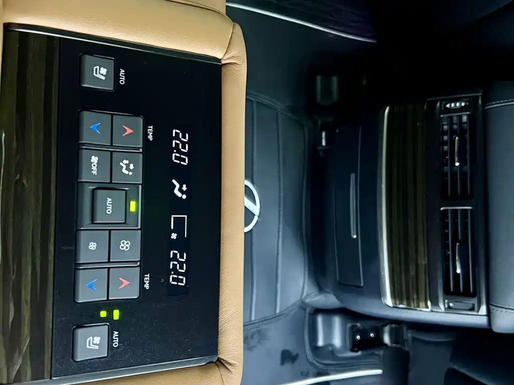 Lexus LX — фото 40