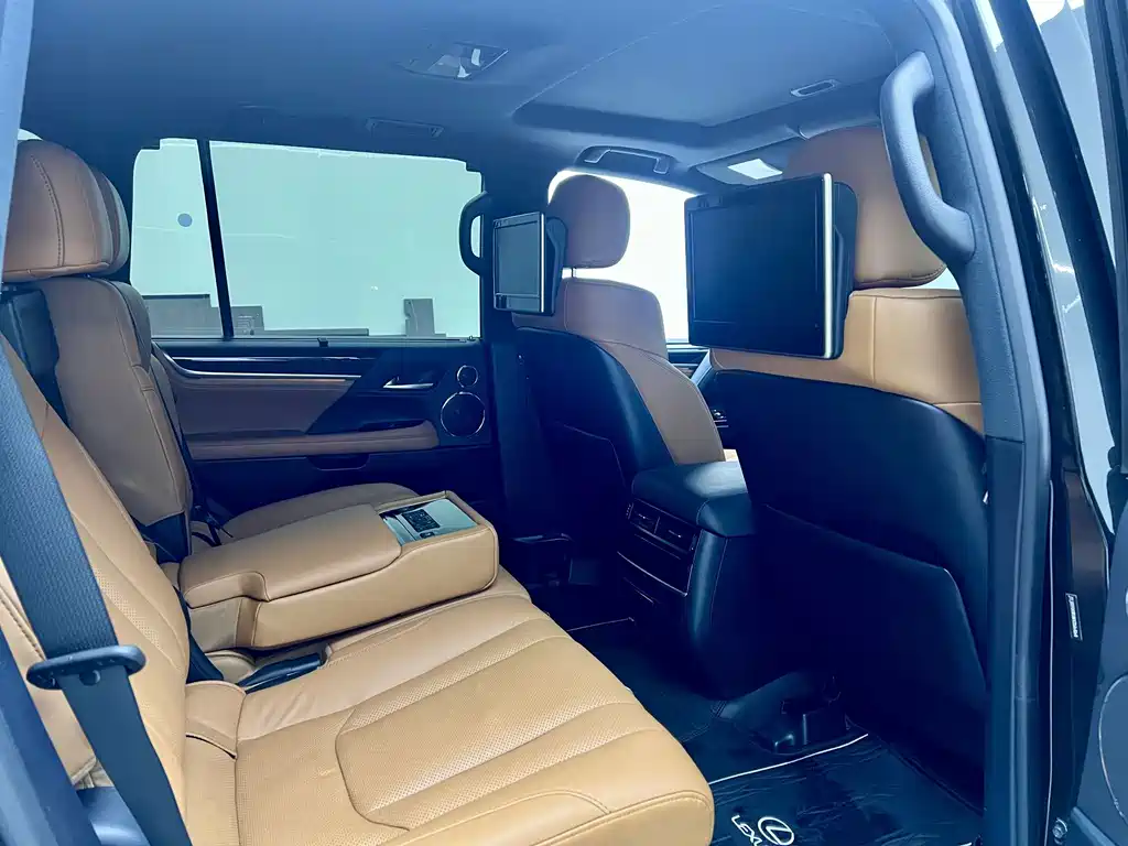 Lexus LX — фото 41