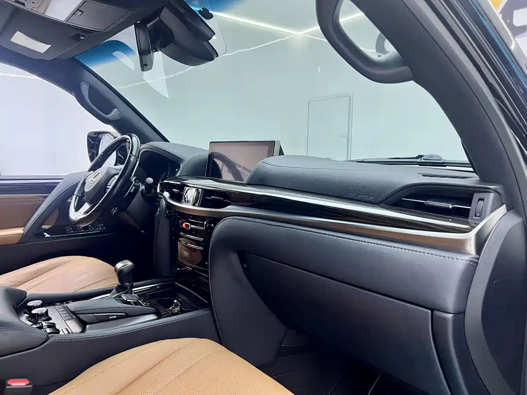 Lexus LX — фото 45