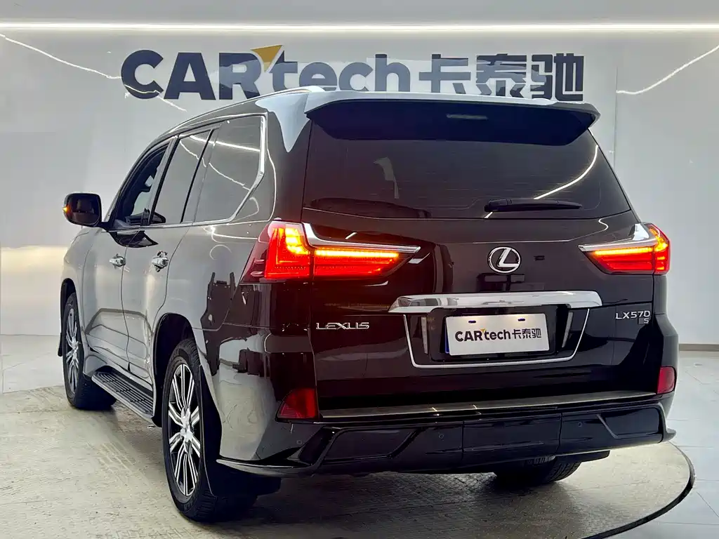 Lexus LX — фото 7