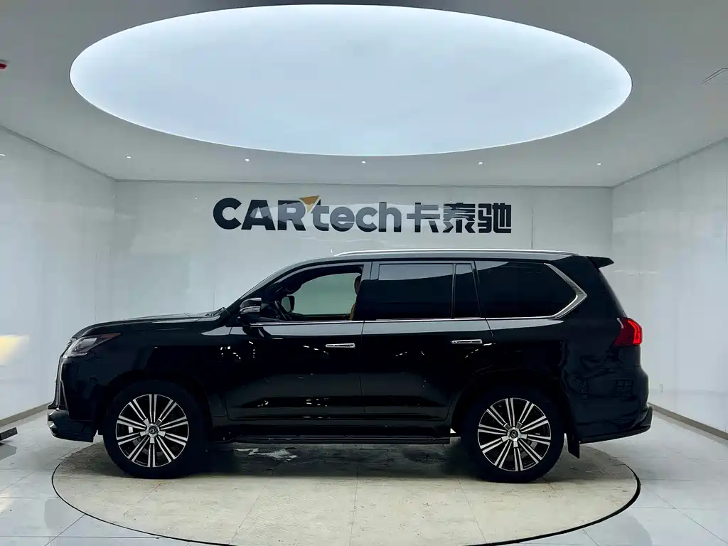Lexus LX — фото 8