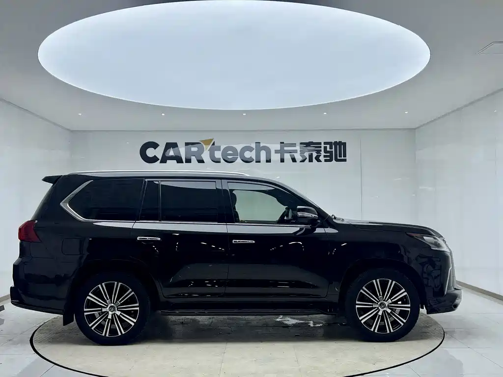 Lexus LX — фото 9