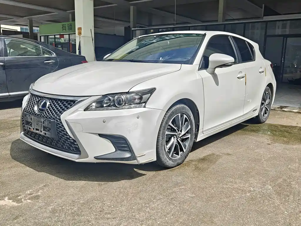 Lexus CT — фото 3