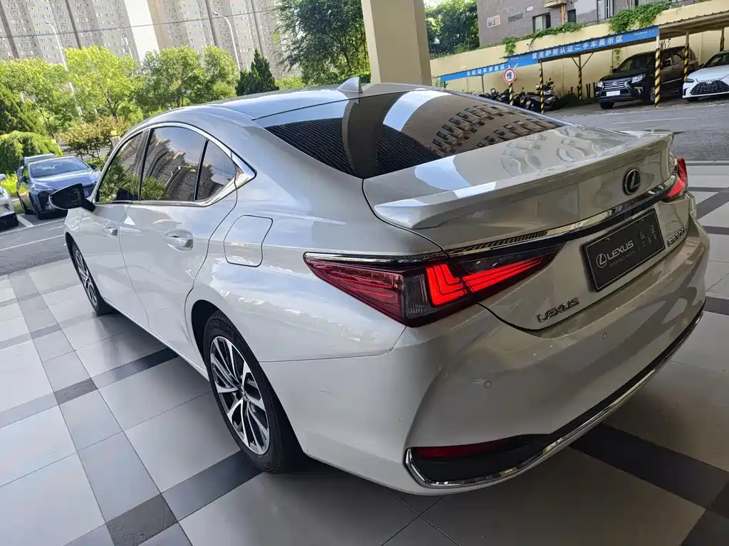 Lexus ES — фото 4