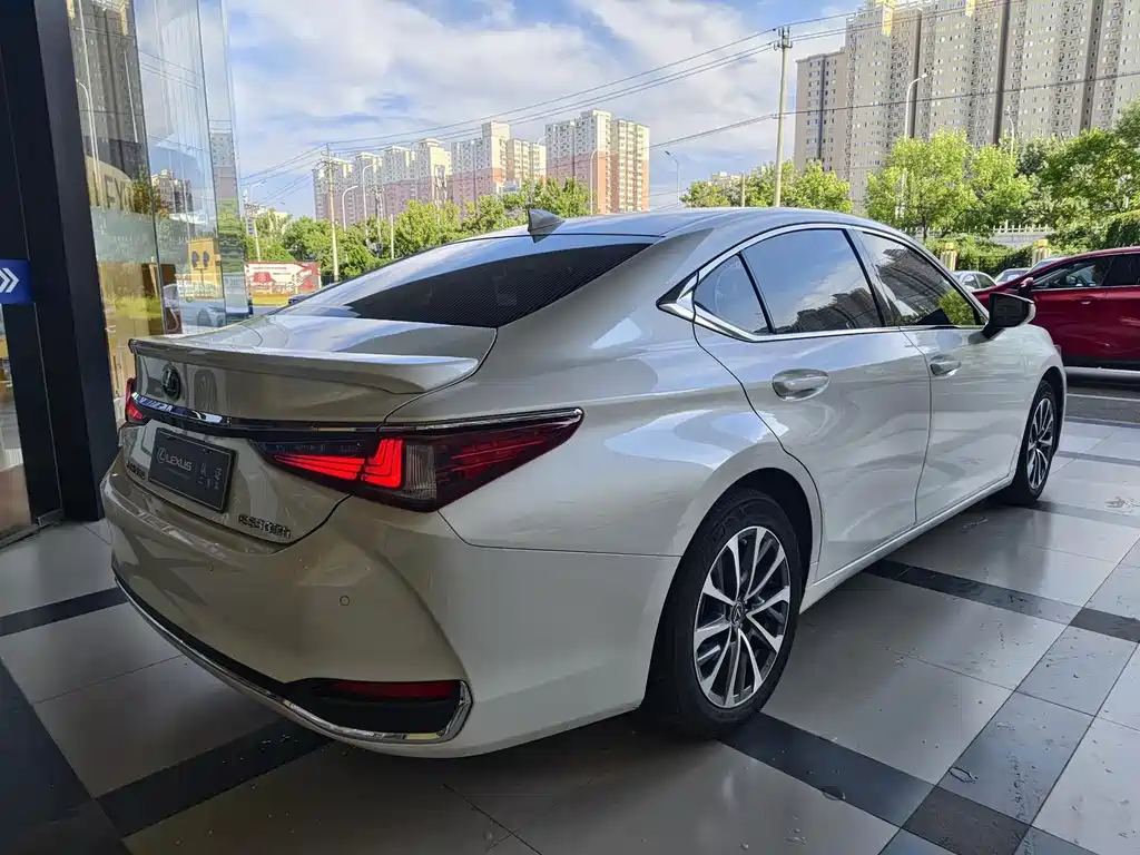 Lexus ES — фото 7