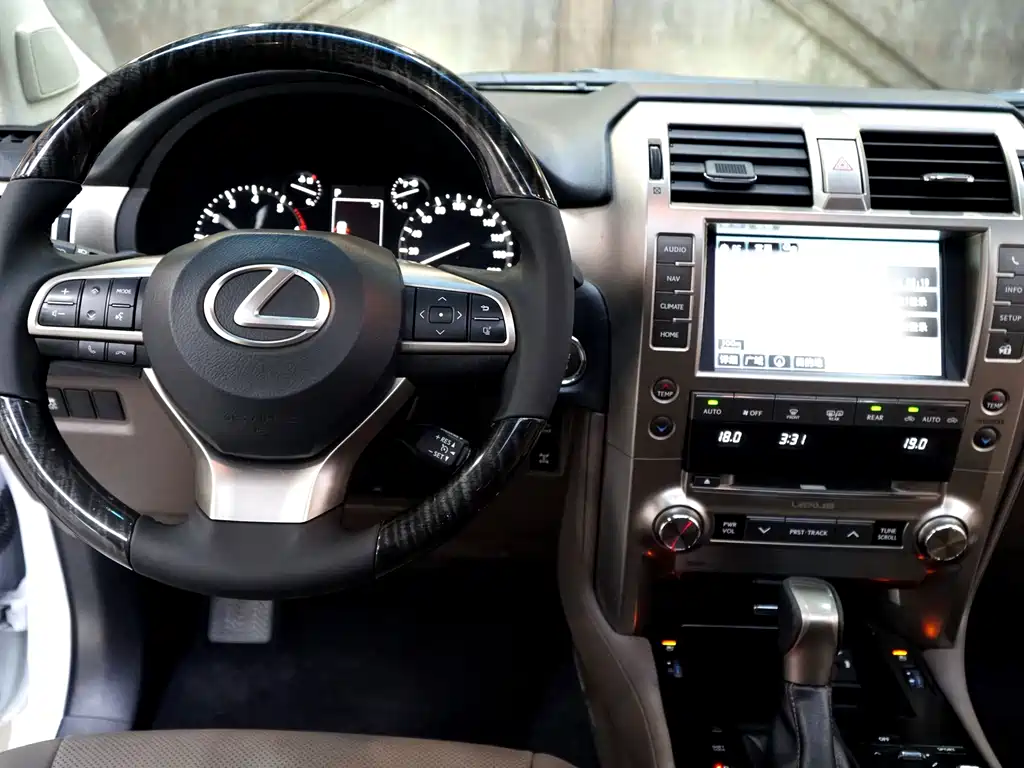 Lexus GX — фото 10