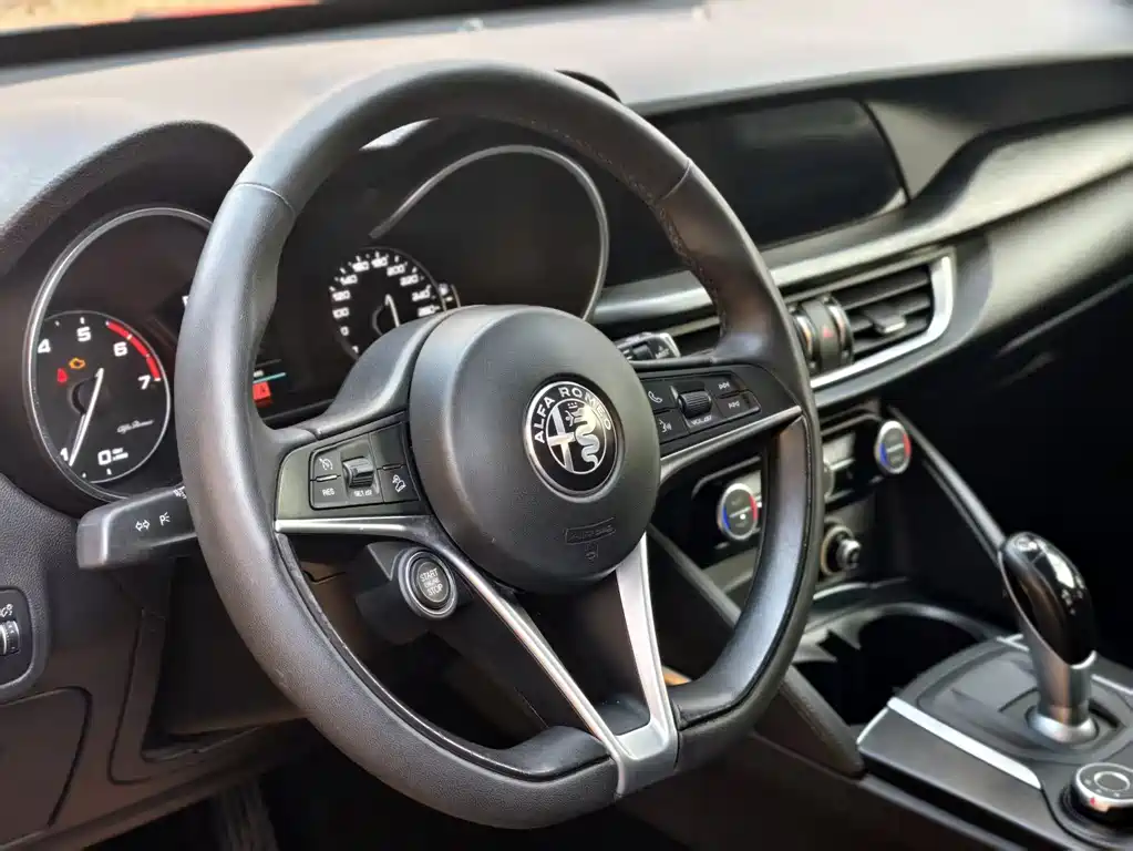 Alfa Romeo Stelvio — фото 4