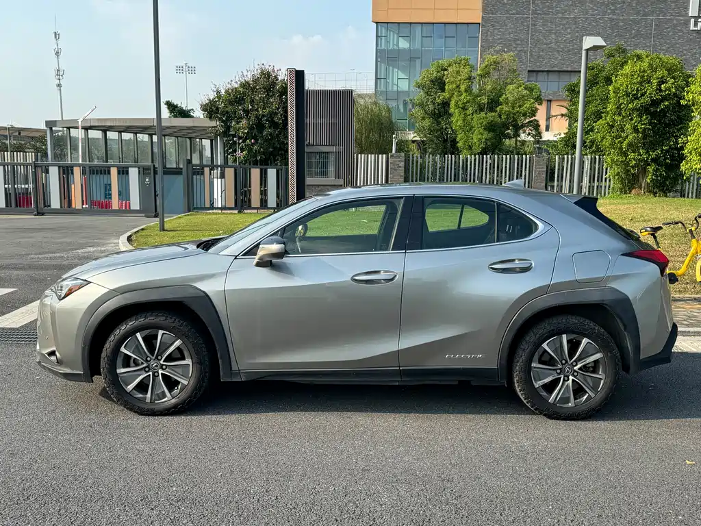 Lexus UX New Energy — фото 2