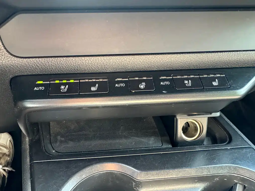 Lexus UX New Energy — фото 11