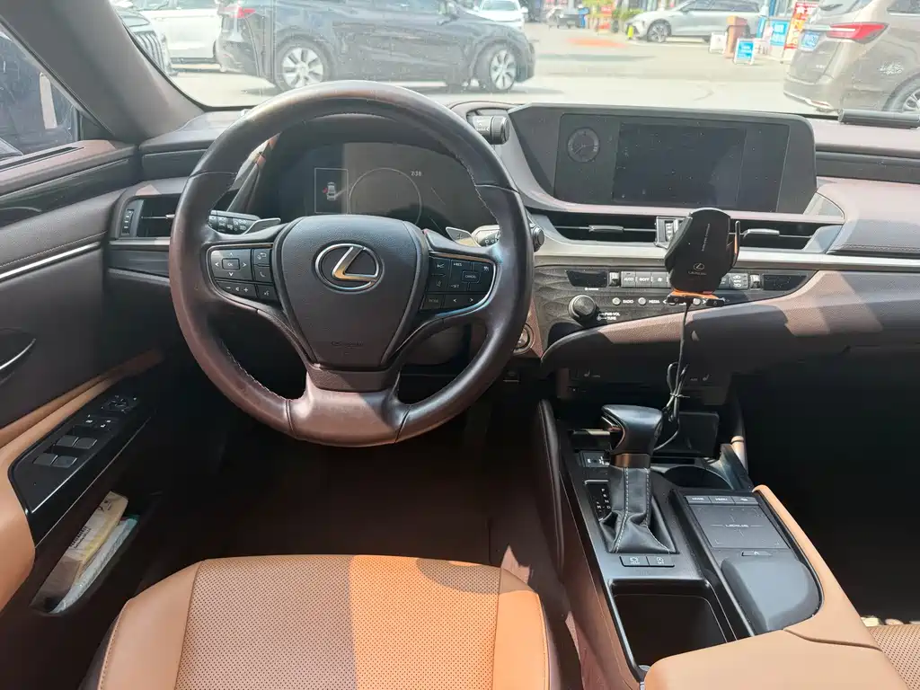Lexus ES — фото 10