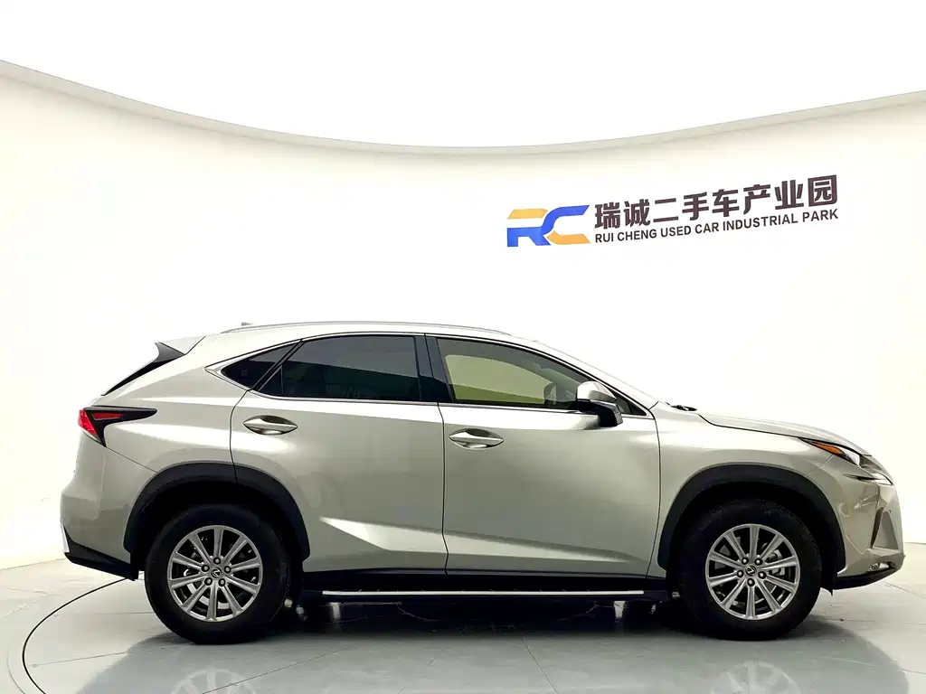 Lexus NX — фото 4
