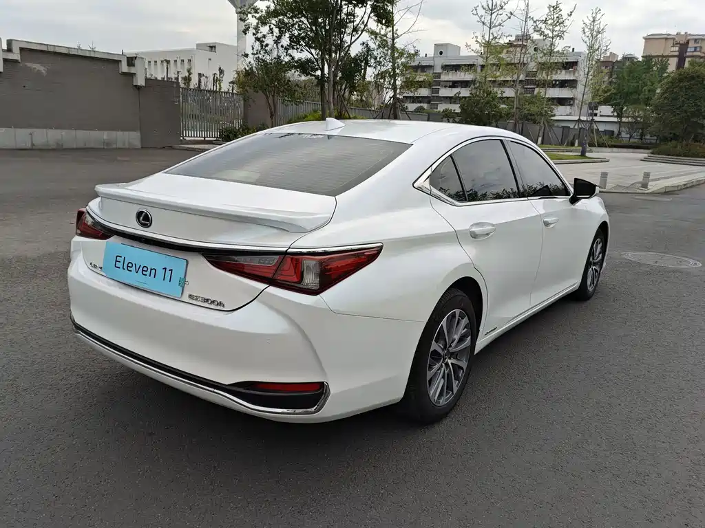 Lexus ES — фото 3