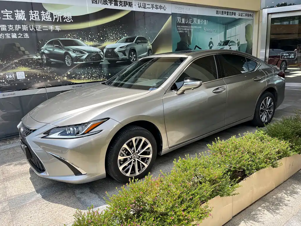 Lexus ES — фото 4