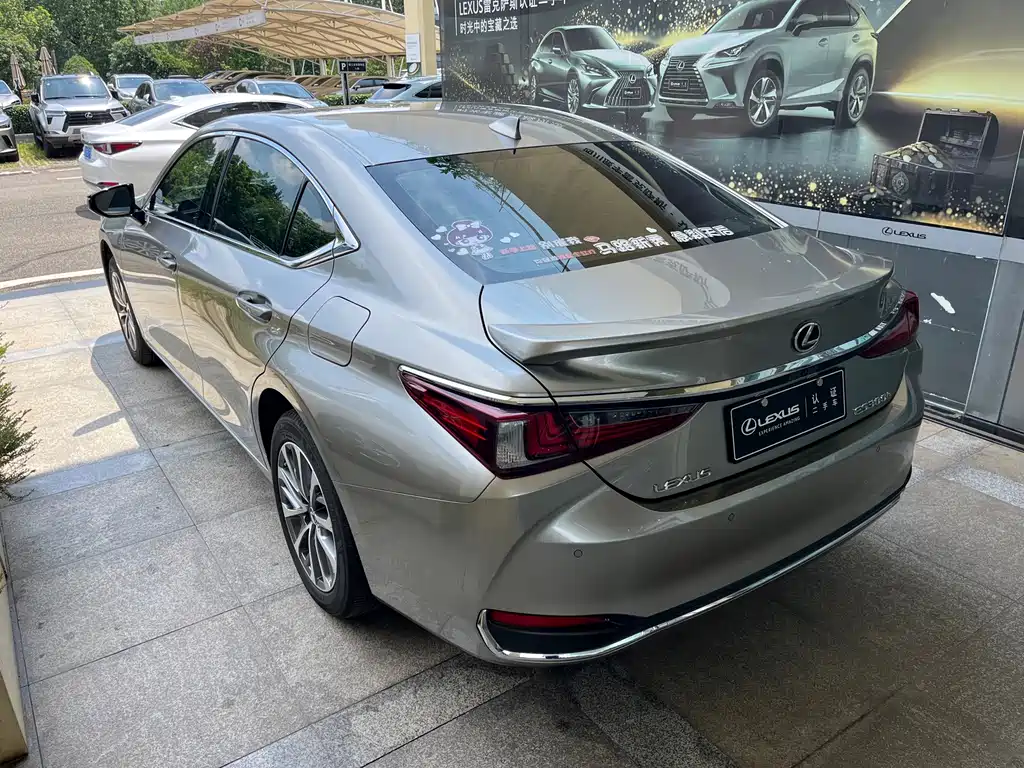 Lexus ES — фото 5