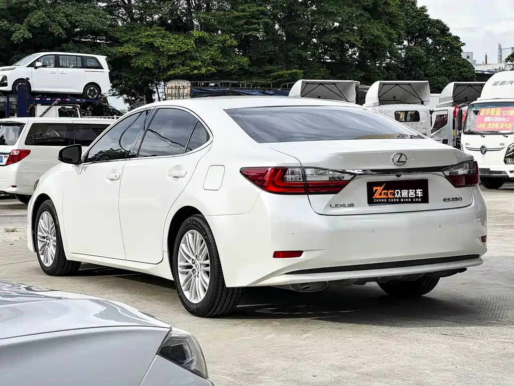 Lexus ES — фото 3