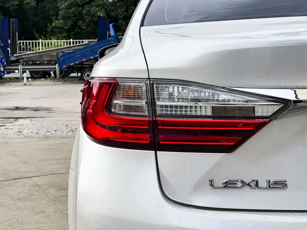 Lexus ES — фото 6