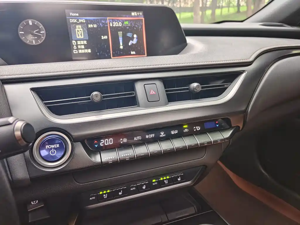 Lexus UX New Energy — фото 14