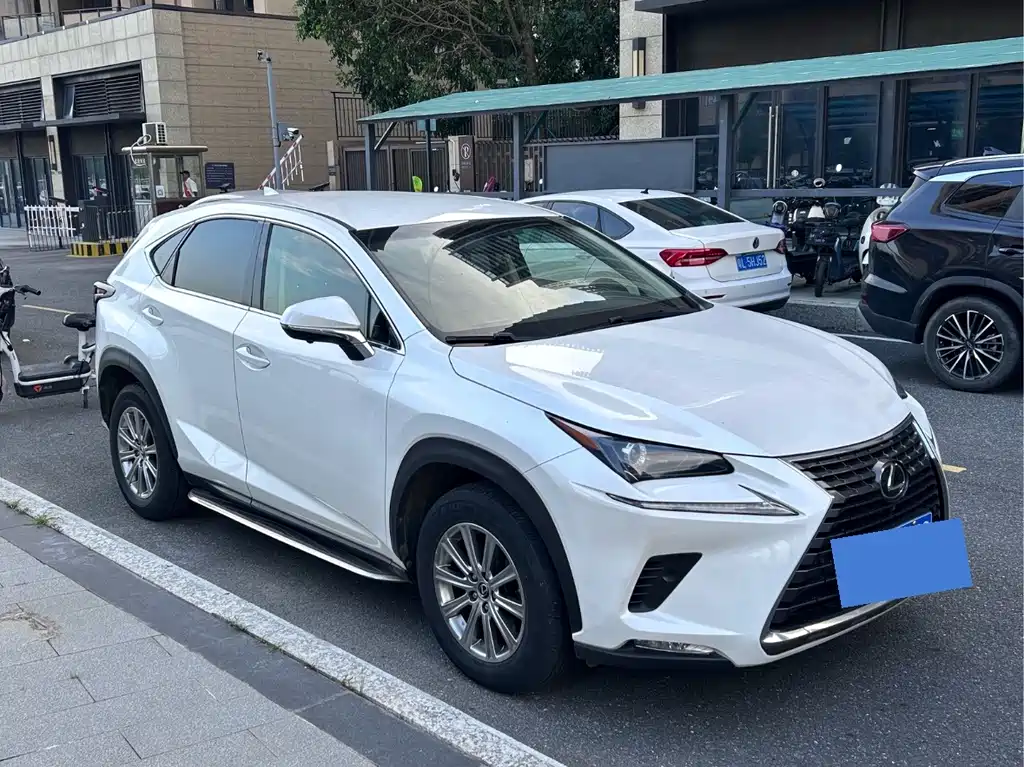 Lexus NX — фото 2