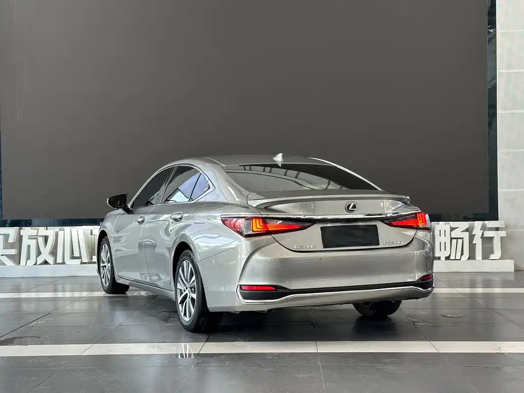 Lexus ES — фото 4
