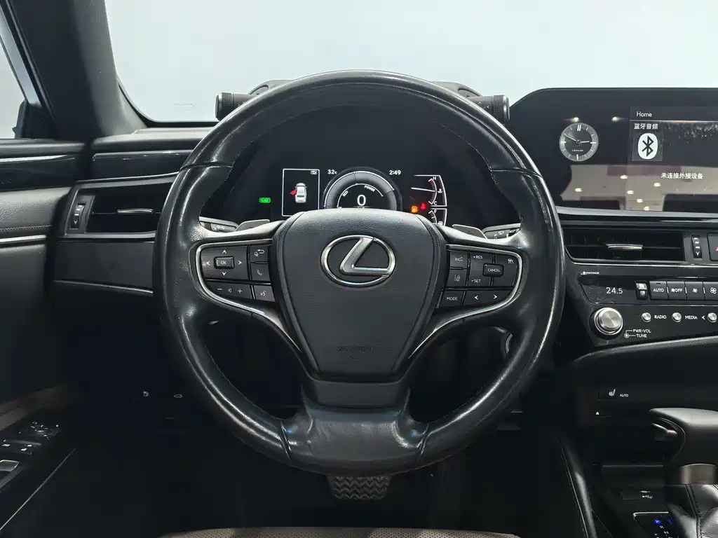 Lexus ES — фото 15