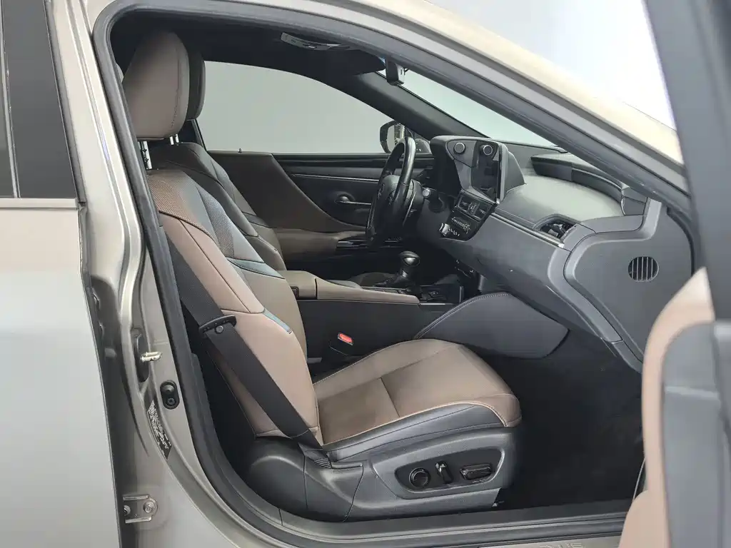 Lexus ES — фото 10