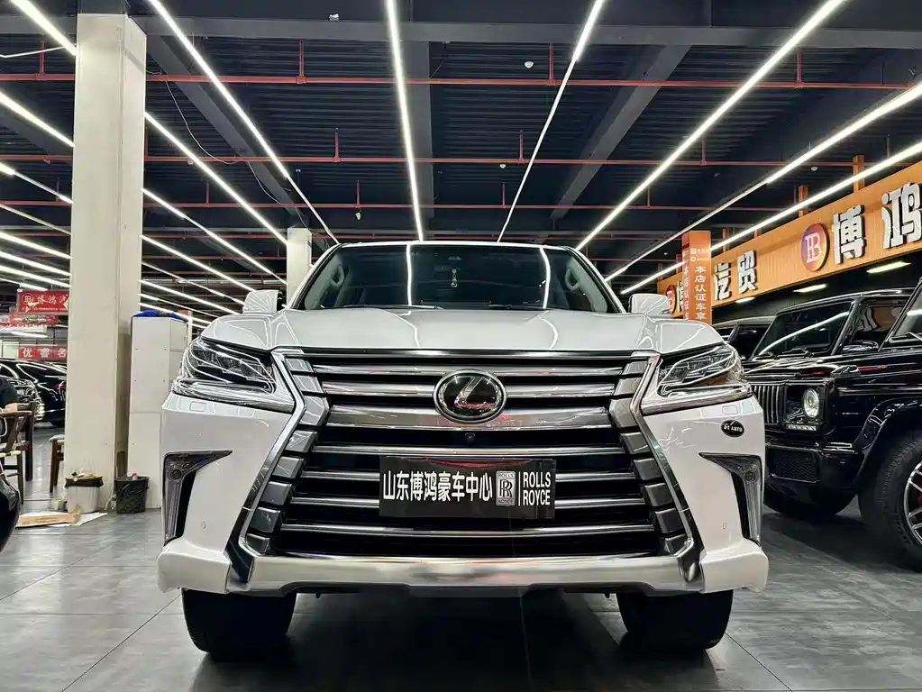 Lexus LX — фото 2