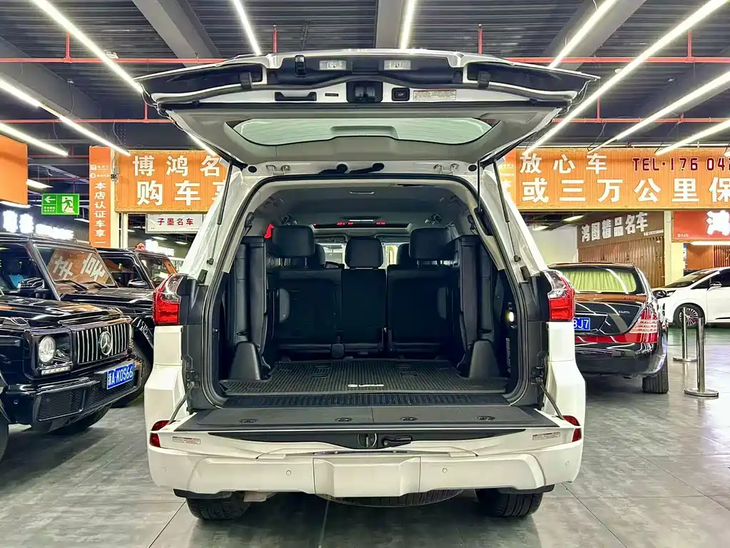 Lexus LX — фото 17
