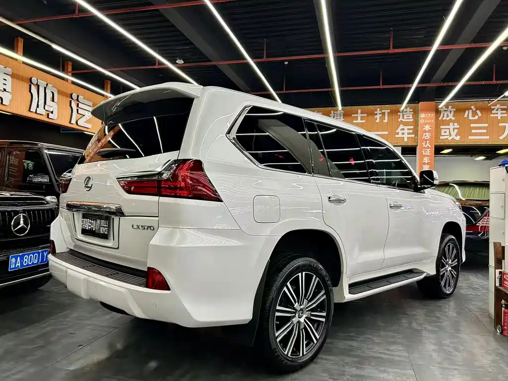 Lexus LX — фото 20
