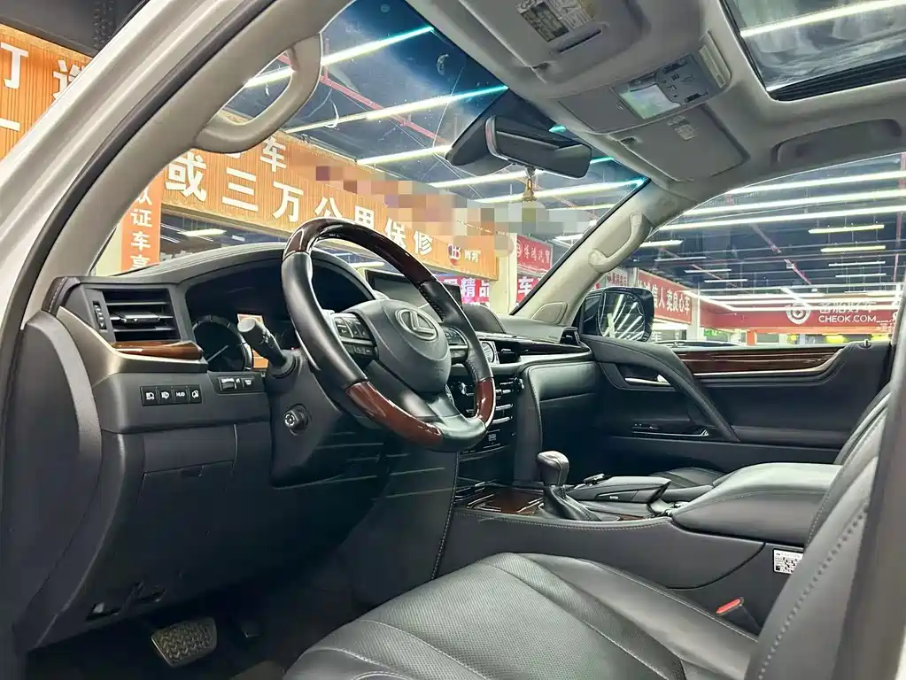 Lexus LX — фото 4